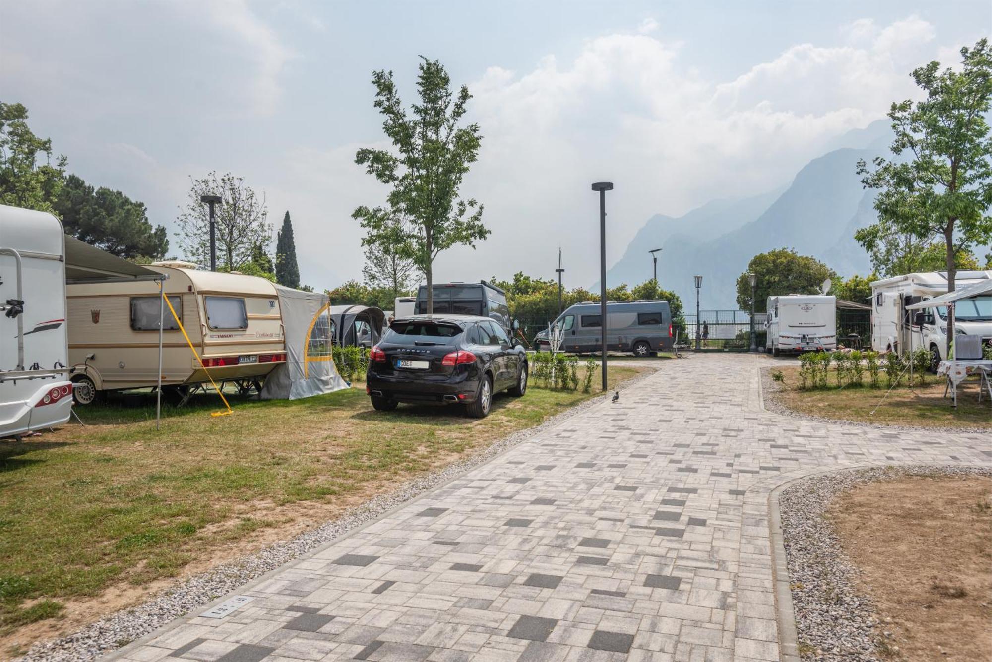 Al Lago Camping & Rooms Riva del Garda Luaran gambar