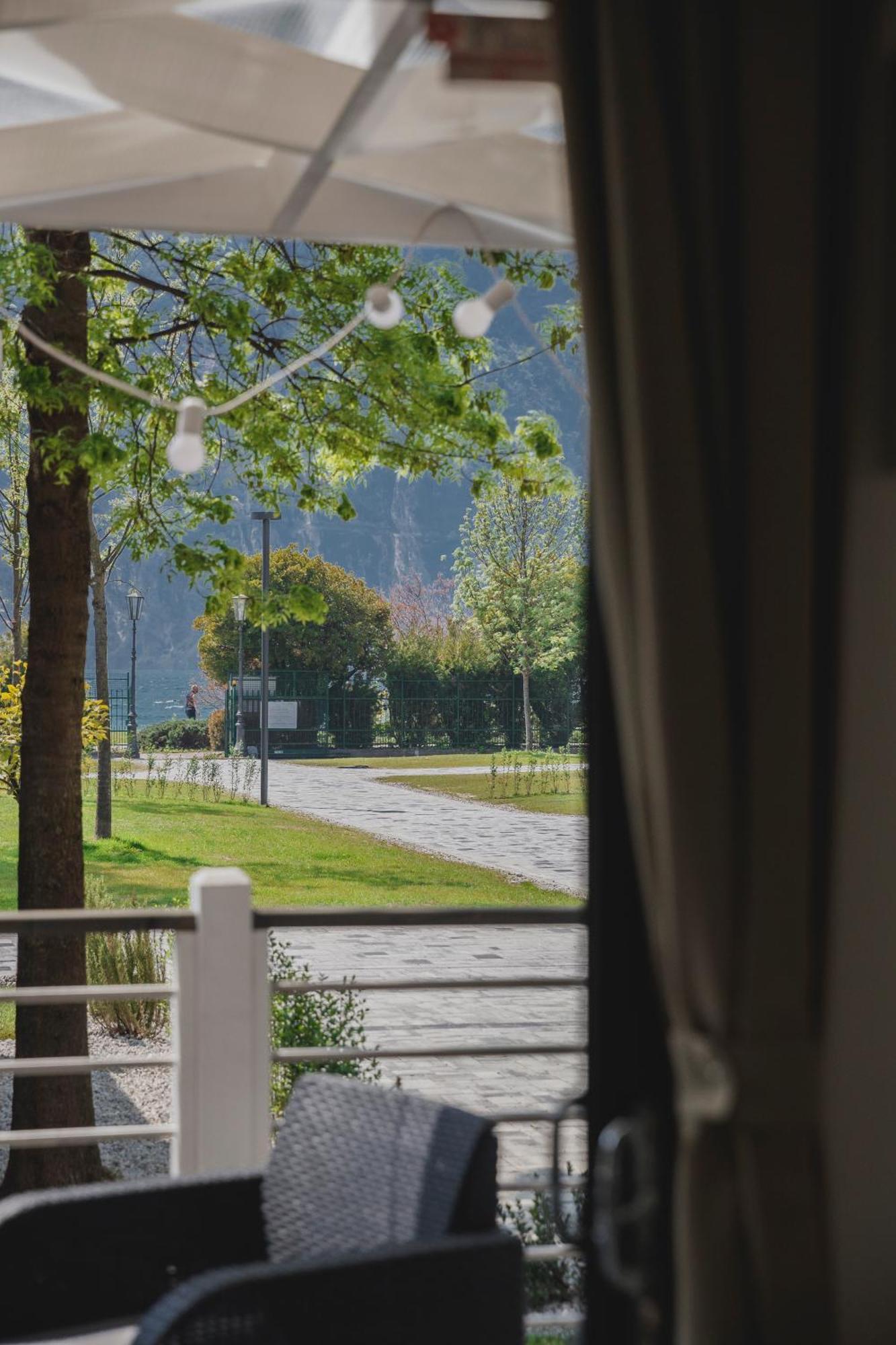 Al Lago Camping & Rooms Riva del Garda Luaran gambar